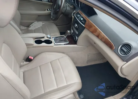 2013 Mercedes-Benz C 250 z USA, uszkodzony, nr VIN WDDGJ4HB9DF979566